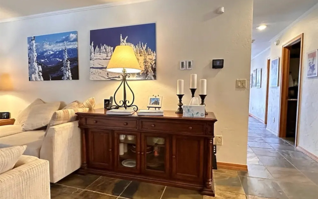 Mh138 Mountain Harbor Holiday Roost