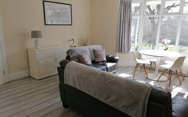 Stunning Holiday Accommodation by the sea