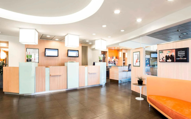 ibis Como