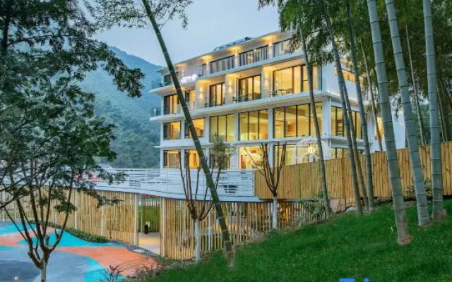Yaojia｜Township see cloud bamboo Valley river hot spring guest house