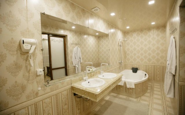 Caravan Hotel