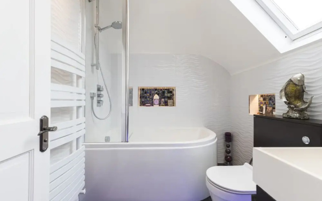 Dazzling 2br Flat Near by East Putney Station