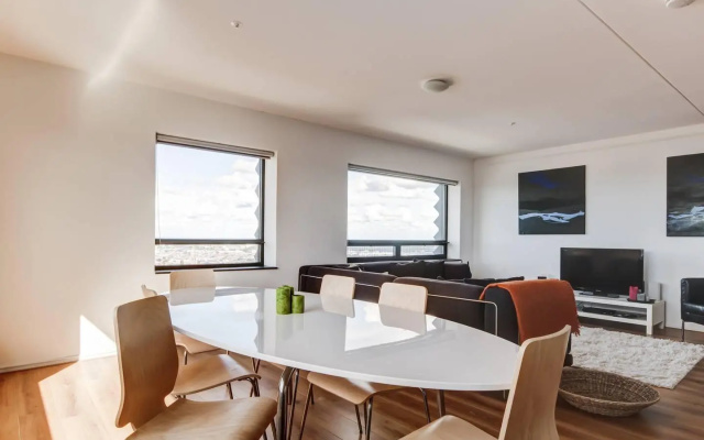 Amazing Apartment on 39th floor 773