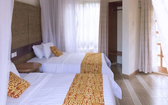 Tooro Fairway Hotel