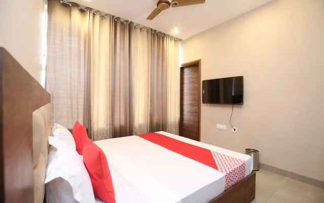OYO 27743 Hotel Platina