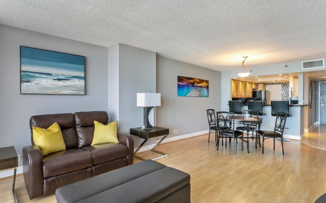Bayfront Gem With Balcony and Pool