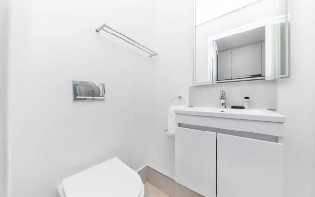 Stunning Studio Apartment With Balcony, Woodstock!