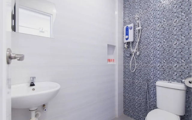 Lea Guest House & Cafe by OYO Rooms