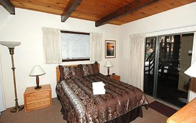 1360 Knoll Lane 3 Bedroom Home by RedAwning