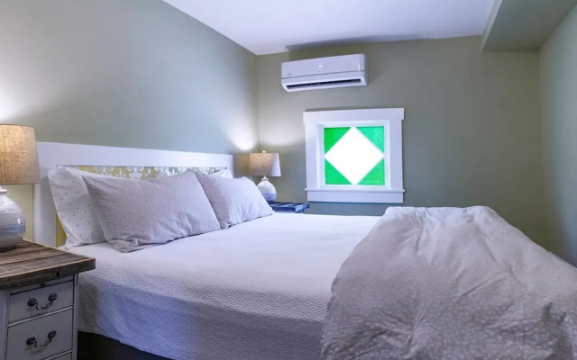 Pioneer House - North Suite