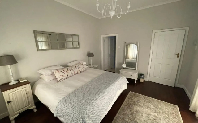 Protea Manor