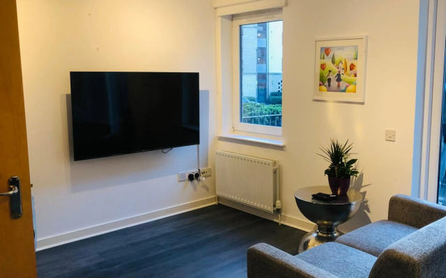 Apartment 2 bath free parking