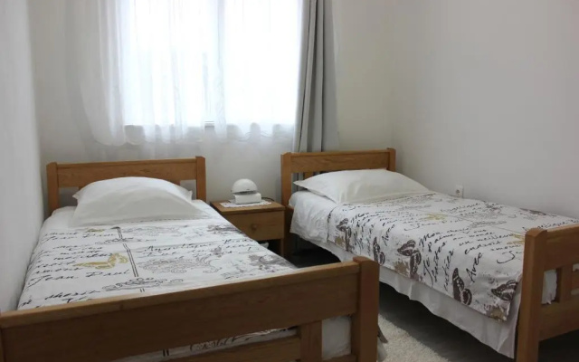 Apartment Maras