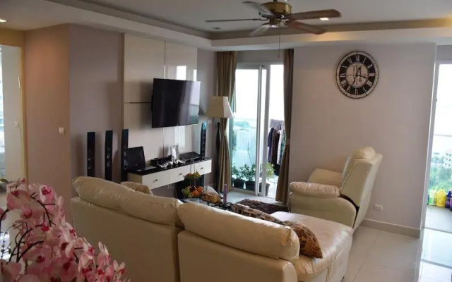 Cosy Beach View Condominium by Yehuda