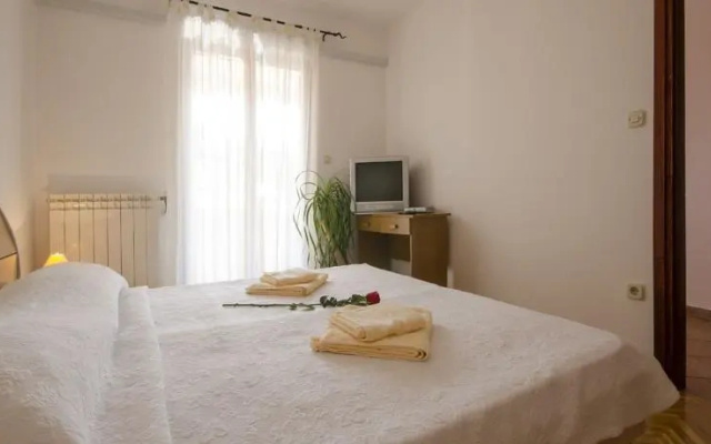 Apartments Folo 401