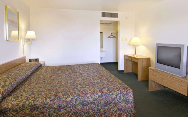 Super 8 Vernon