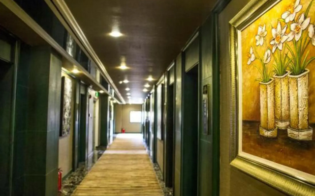 Eiffel Hotel