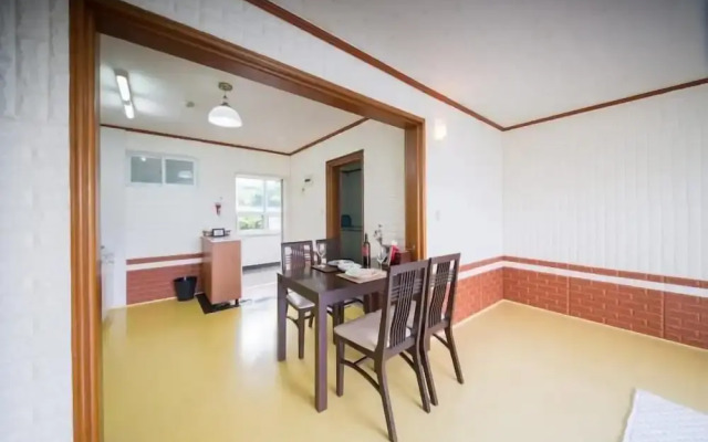 Seogwipo Jejuhae-anhyuyang Pension