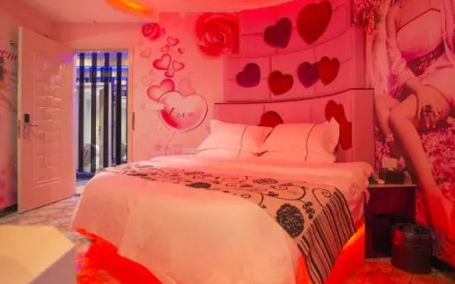Shanghai Viking Theme Hotel(Sheshan Subway Station Store)