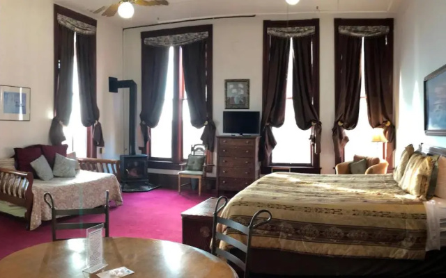 The Monarch Hotel