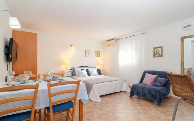 Amazing Home in Milna With Wifi and 6 Bedrooms