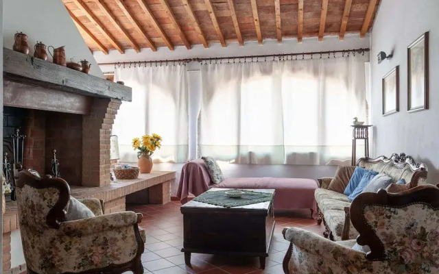 Tuscan Farmhouse in Peccioli with Swimming Pool near Lakes