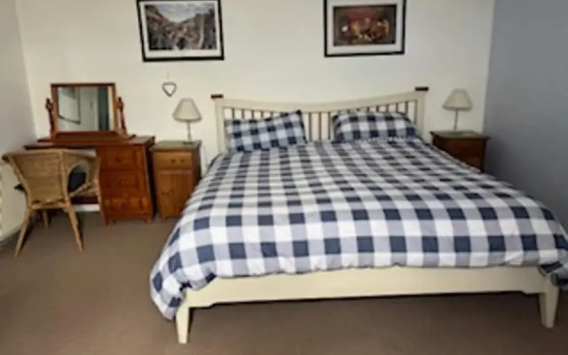 Petfriendly-beachfront-sunsetfacingsunporch-garden