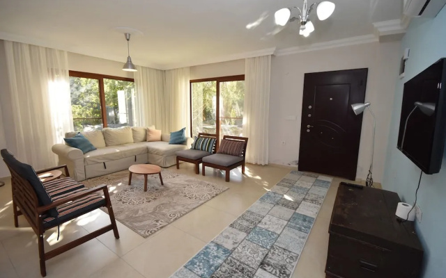 Villa Hakan 2 by Helaltatilvillari