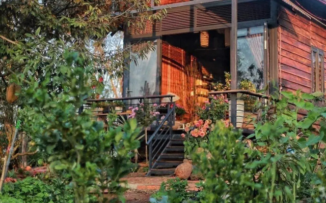 Queeny’s Farmstay Wooden House