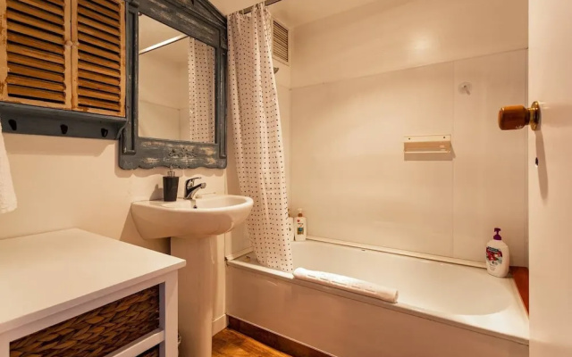 Beautiful Spacious Lake View City Townhouse