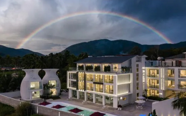 Water Cloud Manor
