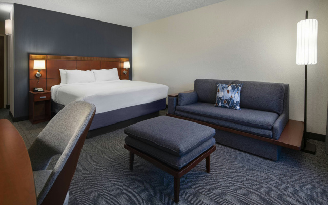 Courtyard By Marriott Palm Springs
