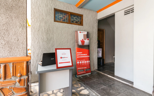 RedDoorz Syariah near Stadion Manahan Solo 2