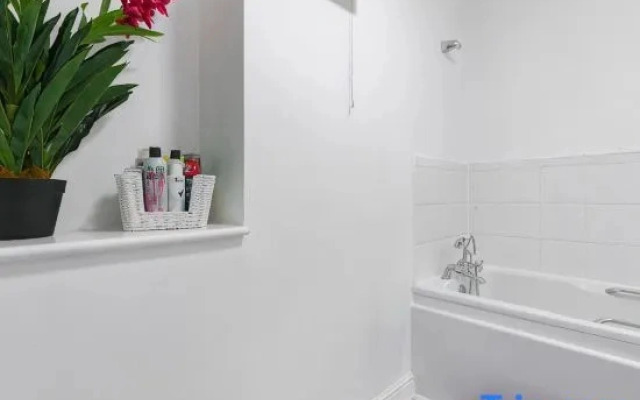 2-BR London Oasis in Woolwich