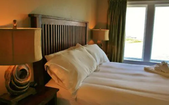 Oasis Suites Hotel