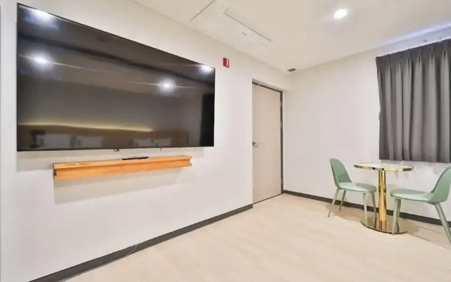 Hotel 701