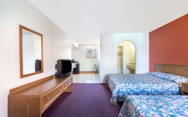 Travelodge Suites by Wyndham Phoenix Mesa 1