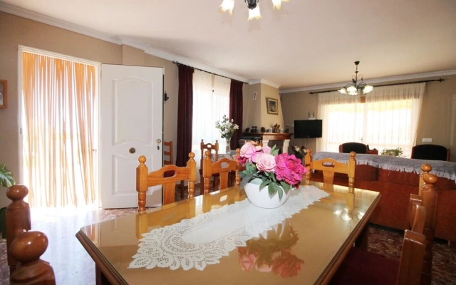1090 Villa las Flores