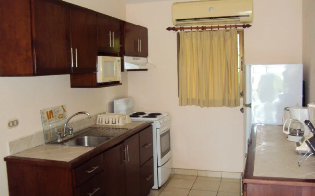 Tropical Gardens - Suites and Apartments