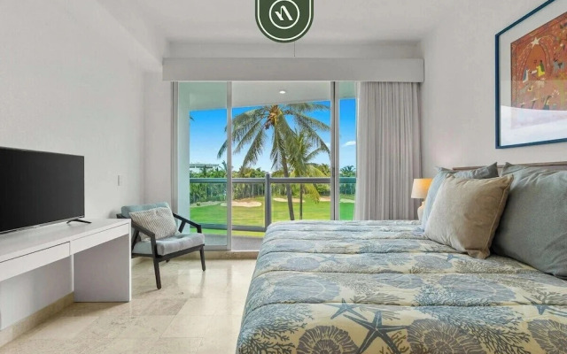 Stylish 2 BR Condo - Pools - Golf - Membership