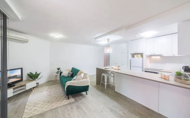 Beautiful Fresh Large 2BR 2Bath Apt