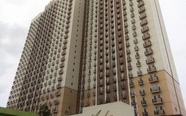Modern Style Studio Apartment at Azalea Suites with City View
