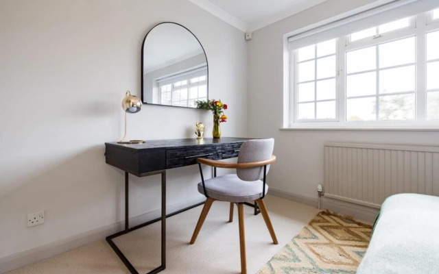 The Wycombe House - Inviting 5bdr House With Garden