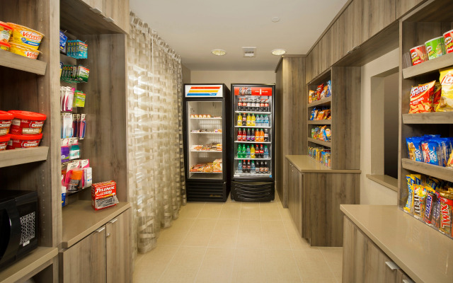 Holiday Inn Express & Suites DFW - Grapevine by IHG
