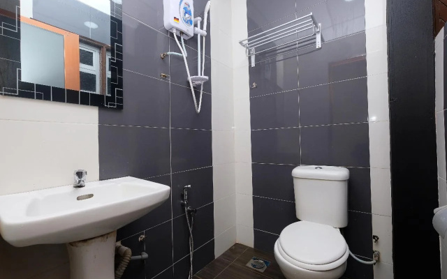 OYO 1104 Q Hotel