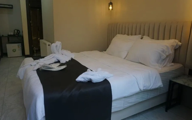 mana airport hotel
