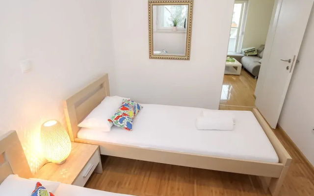 Apartments Tomana