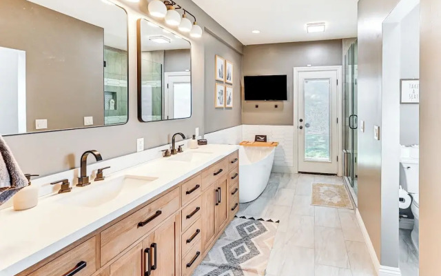 Heated Pool & Patio: Tempe Retreat Near Hiking!