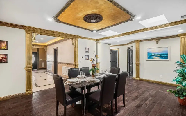 SJ Downtown 5 BR Stunning House