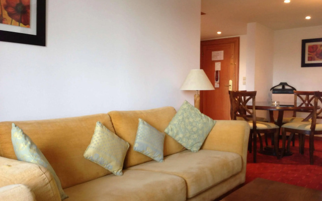 Golden Tulip El Mechtel